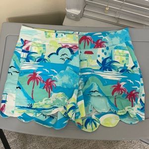 Crown & Ivy Scalloped Print Shorts